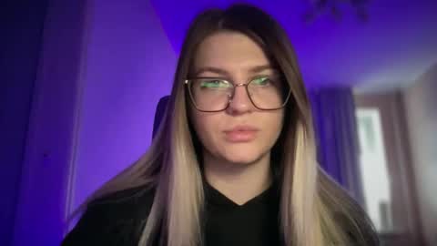 crystalblush01 online show from March 2026 02:09:01 PM