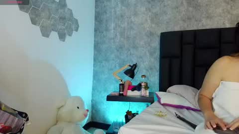 Snapshot of crystalboow chatting on May 2026 10:55:01 PM Crystal online show from May 2026 10:55:01 PM
