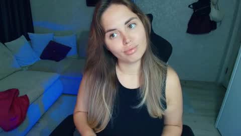 crystalemily online show from October 2025 07:11:02 PM