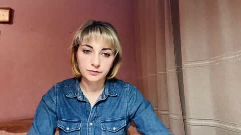 Snapshot of crystalfever_ chatting on May 2026 07:08:02 PM Mary online show from May 2026 07:08:02 PM