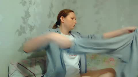 Snapshot of crystallangel chatting on April 2026 04:10:02 PM CrystallAngel online show from April 2026 04:10:02 PM