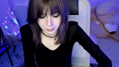 crystallbloom online show from April 2026 01:14:02 AM