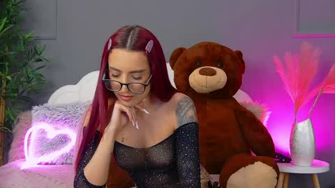 crystallred online show from April 2026 06:19:01 AM