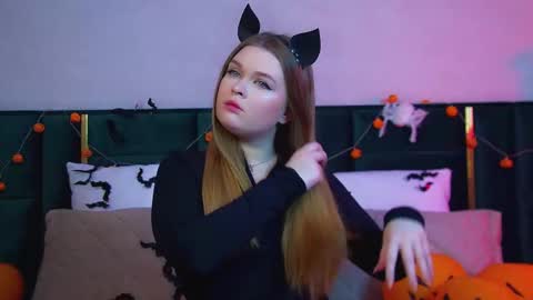 Crystal online show from October 2025 06:23:01 PM