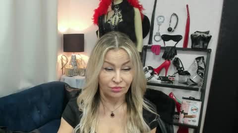 CrystalHotty online show from April 2026 04:43:01 AM