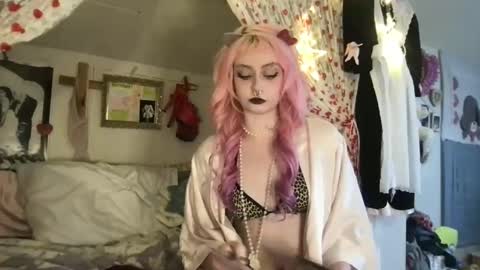 Snapshot of cucksockingwhore chatting on February 2025 10:47:02 PM juliet online show from February 2025 10:47:02 PM