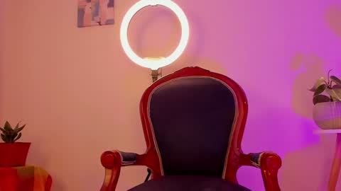 Leonela online show from December 2024 10:43:01 PM