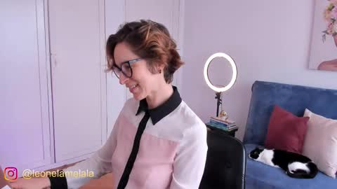 Leonela online show from November 2025 04:39:02 PM