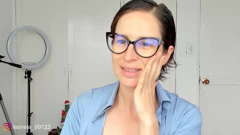 Leonela online show from December 2025 05:08:02 PM