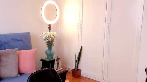 Leonela online show from February 2026 12:42:02 PM