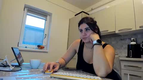 maria  alex online show from November 2025 01:37:01 PM