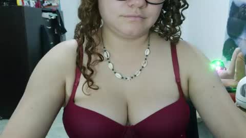 Snapshot of curly_greeneyed chatting on June 2026 02:53:01 AM Vannesa online show from June 2026 02:53:01 AM