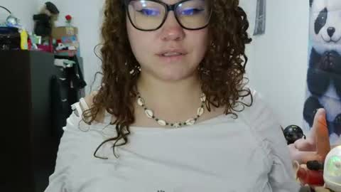 Snapshot of curly_greeneyed chatting on June 2026 01:04:02 AM Vannesa online show from June 2026 01:04:02 AM