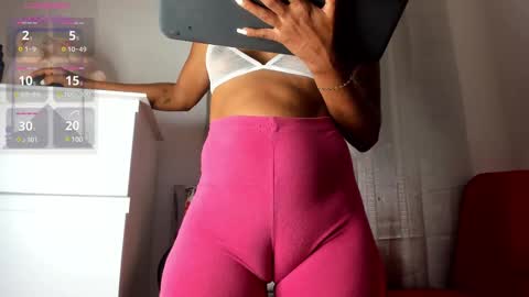 Snapshot of curly_sweett chatting on February 2025 02:30:01 PM Curly - OF- CURLY SWEETT online show from February 2025 02:30:01 PM