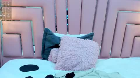 Alyanna  online show from November 2025 12:47:01 PM