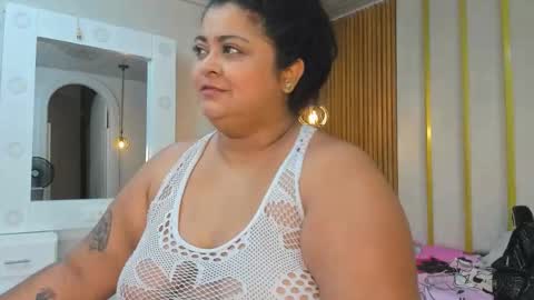 Snapshot of curvy_beauty_ chatting on October 2025 10:43:02 AM Hanna online show from October 2025 10:43:02 AM