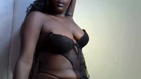 Snapshot of curvy_godess5 chatting on November 2025 04:06:02 AM curvy_godess5 online show from November 2025 04:06:02 AM