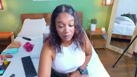 Snapshot of curvyebonyy_ chatting on October 2025 07:58:02 PM Danna online show from October 2025 07:58:02 PM