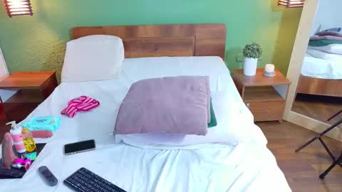 Danna online show from October 2025 01:03:02 PM