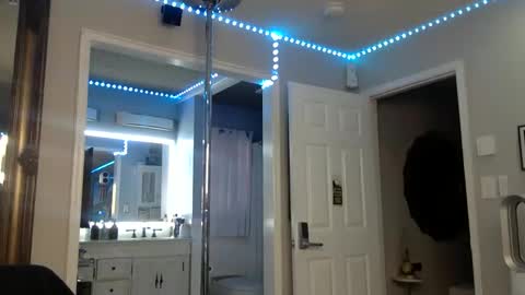 Snapshot of curvyfunlover chatting on November 2025 01:43:03 PM curvyfunlover online show from November 2025 01:43:03 PM