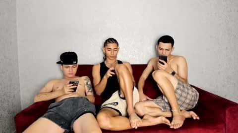ARTURO-18  MATIAS-18  NIKOLAY-19  HADES-18  GABO-19 online show from February 2025 05:43:01 PM