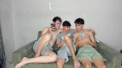 ARTURO-18  MATIAS-18  NIKOLAY-19  HADES-18  GABO-19 online show from May 2026 07:31:02 PM