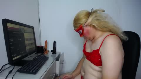 cute_boys_19 online show from April 2026 06:41:01 PM