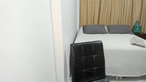 Snapshot of cute_brunett chatting on February 2025 06:02:01 AM Sara online show from February 2025 06:02:01 AM