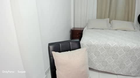Snapshot of cute_brunett chatting on September 2025 03:27:02 AM Sara online show from September 2025 03:27:02 AM
