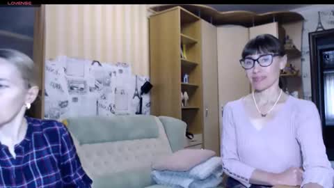 cute_lion_ online show from November 2025 12:04:01 PM