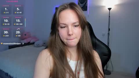 Snapshot of cute_little_ass chatting on October 2025 01:01:01 PM Emily online show from October 2025 01:01:01 PM