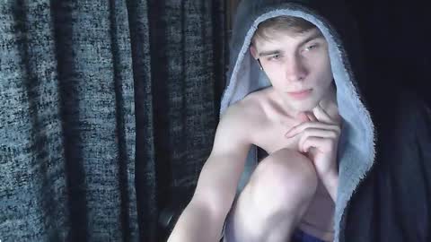 Snapshot of cute_oliver chatting on November 2025 07:02:02 PM Oliver online show from November 2025 07:02:02 PM