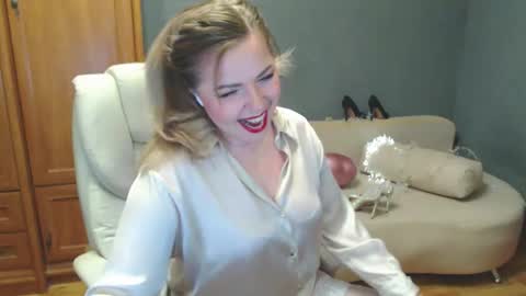 Snapshot of cute_phoenix chatting on May 2026 06:35:01 PM cute_phoenix online show from May 2026 06:35:01 PM