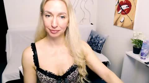 cute_smile_shy online show from April 2026 08:55:01 AM