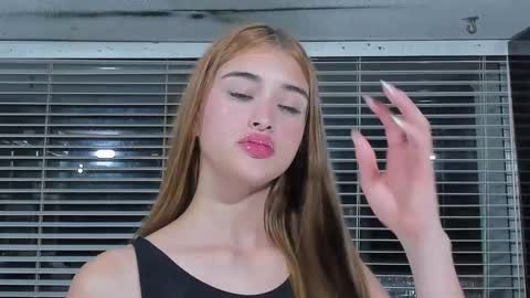 WANNA SEE MORE OF TWINS              online show from February 2025 04:37:02 AM