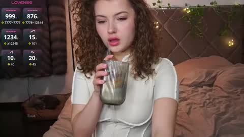 Snapshot of cutecurlysue chatting on February 2026 09:11:01 PM Dasha online show from February 2026 09:11:01 PM