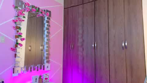 cuteflame_ online show from August 2026 09:40:02 PM