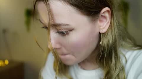 Snapshot of cutenass chatting on December 2025 09:12:02 PM Mary online show from December 2025 09:12:02 PM