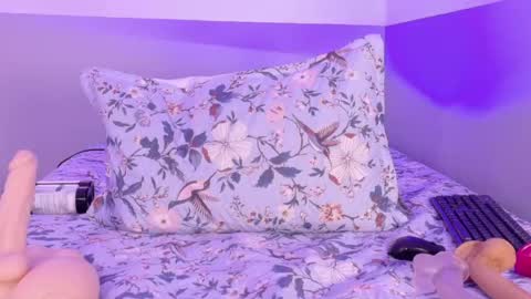 cutepetitee online show from April 2026 10:16:01 PM