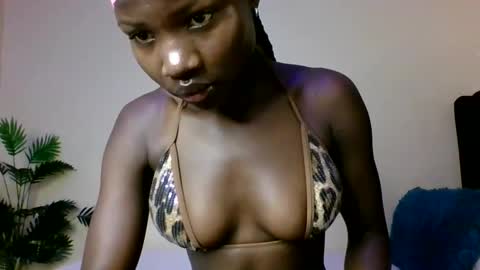 Snapshot of cutey_mara chatting on April 2026 06:00:02 AM cutey_mara online show from April 2026 06:00:02 AM