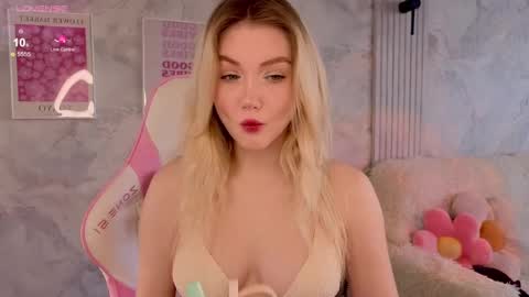 HelloMy name Eva online show from May 2026 04:06:02 AM