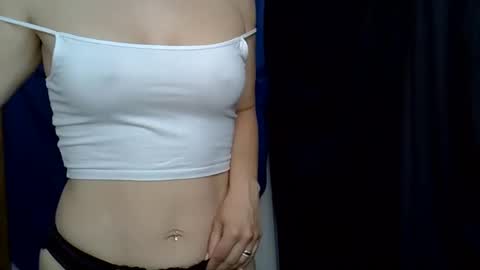 Snapshot of cutie_bee chatting on May 2026 06:44:01 AM cutie_bee online show from May 2026 06:44:01 AM