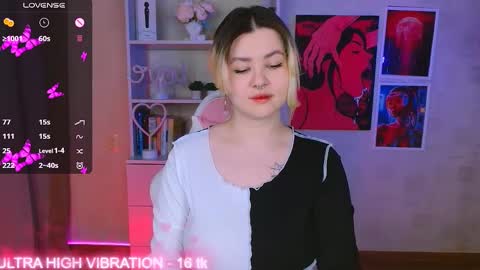 Snapshot of cutie_mili chatting on February 2025 02:42:02 AM mili online show from February 2025 02:42:02 AM