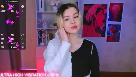 Snapshot of cutie_mili chatting on February 2025 05:48:02 AM mili online show from February 2025 05:48:02 AM