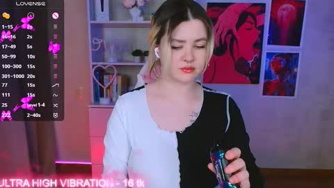 Snapshot of cutie_mili chatting on February 2025 09:37:01 AM mili online show from February 2025 09:37:01 AM