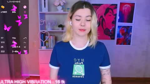 Snapshot of cutie_mili chatting on February 2025 03:34:02 AM mili online show from February 2025 03:34:02 AM