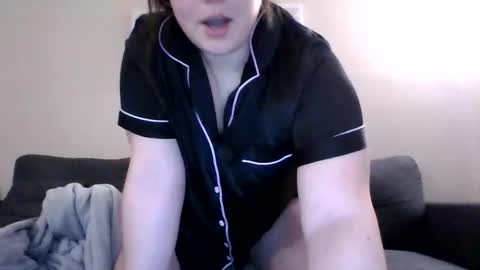Snapshot of cutiecaleighxo chatting on December 2025 07:34:02 PM cutiecaleighxo online show from December 2025 07:34:02 PM