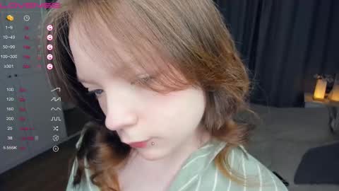 Snapshot of cuty_petite chatting on March 2026 05:51:01 AM Anne online show from March 2026 05:51:01 AM