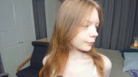 Snapshot of cuty_petite chatting on June 2026 05:42:02 AM Anne online show from June 2026 05:42:02 AM