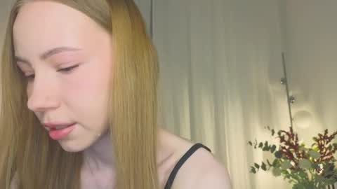 Snapshot of cuute_angell chatting on March 2026 05:05:01 PM Virginia See you on Sunday online show from March 2026 05:05:01 PM